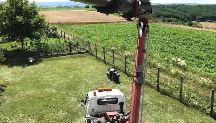 Veszélyes fa kivágás, emelőkosaras autó bérlés - Green Lombtalanító Kft. - Balassagyarmat