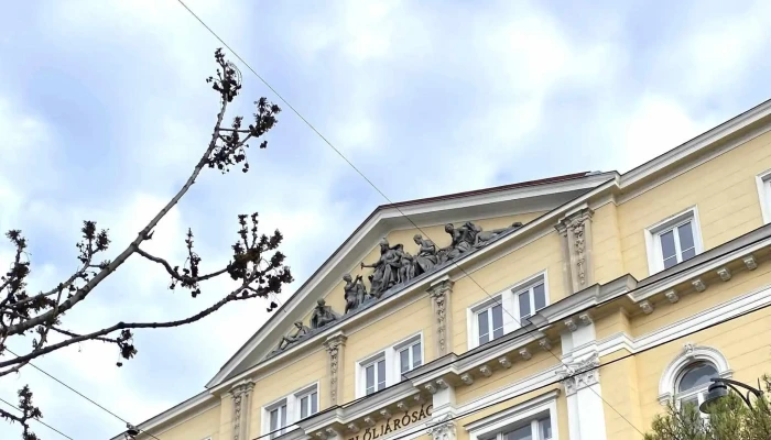 Viii Kerulet Jozsefvarosi Onkormanyzat Polgarmesteri Hivatala Varosi Onkormanyzati Hivatal - Budapest